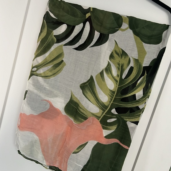 Victoria Wolf Ladies long sarong. - Picture 4 of 4